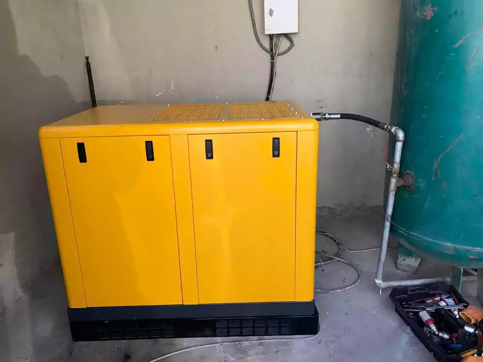 rotary screw air compressor in Vietnam - Screw Compressor China
